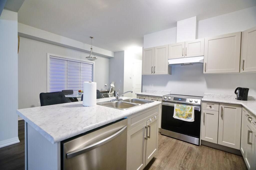 Beautiful And Unique Home In Niagara Екстер'єр фото