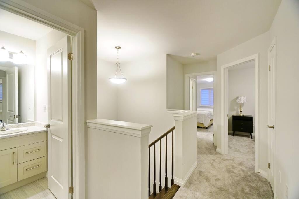Beautiful And Unique Home In Niagara Екстер'єр фото